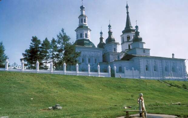 Крестовоздвиженская церковь со стороны улицы Тимирязева.