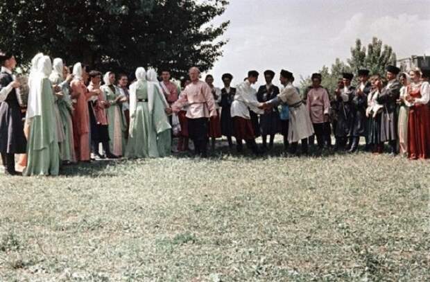 Традиционный танец в Кабардино-Балкарии.