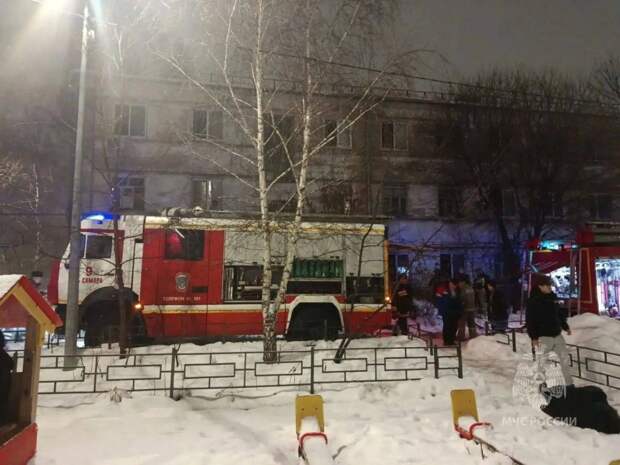 Один человек погиб и четверо пострадали в двух горящих квартирах на Нагорной в Самаре
