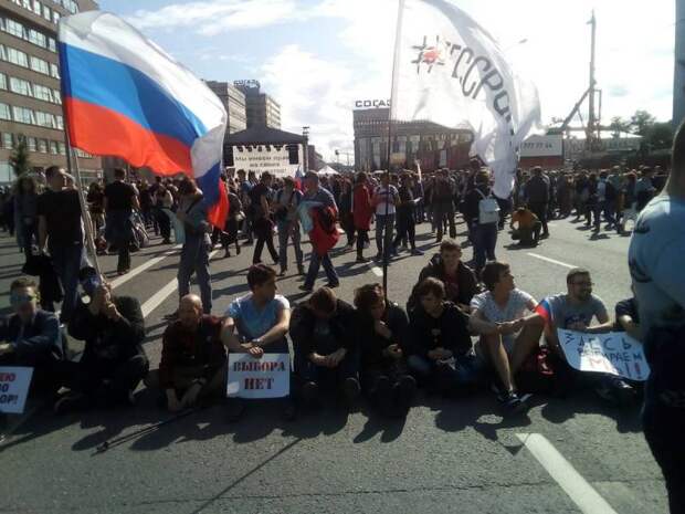Реакция на протесты: британские СМИ пророчат «битву за Кремль» Реакция на протесты: британские СМИ пророчат «битву за Кремль»