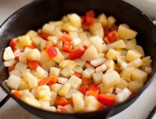 Яйца, запеченные с овощами