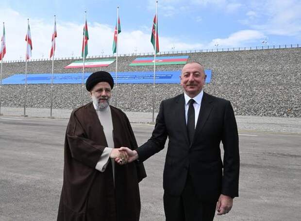 Алиев предложил помощь Ирану в связи с жесткой посадкой вертолета Раиси