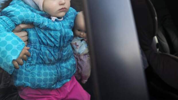 У Красной площади женщина заперла ребенка в машине с ключами внутри