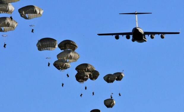 Десант НАТО переломался при высадке с парашютами