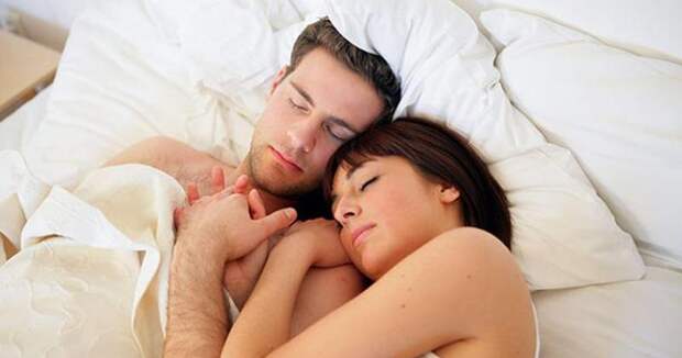 Ученые рассказали, как лучше спать супругам — вместе или раздельно