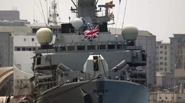 Британские ВМС заявили о нападении на судно у берегов йеменского порта Адена