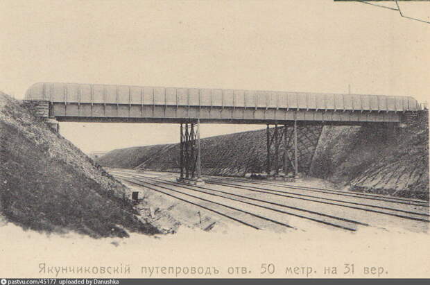 Окружная железная дорога, о которой упомяну несколько позже, недалеко от Загородного шоссе, тогда оно называлось Якунчиковским, 1907. С сайта www.pastvu.com.
