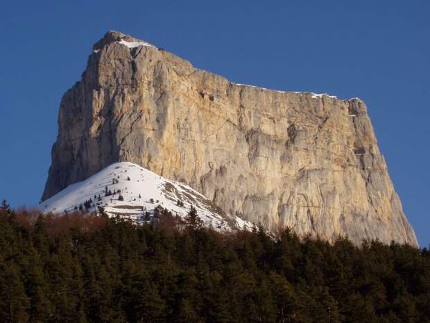 Одинокая вершина Mont Aiguille горы, франция, природа,
