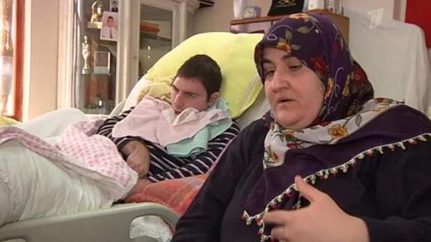 4 года турчанка выхаживает молодого человека из России, который в 2008 году попал под машину
