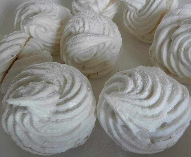 Зефир клубничный. Необычные формы зефира. Зефир без пюре. Зефир без пюре. Зефир.