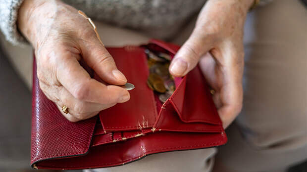 Проблемы с деньгами приближают деменцию