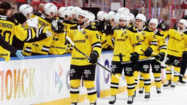 «Северсталь» победила «Торпедо» в матче КХЛ с 13 заброшенными шайбами