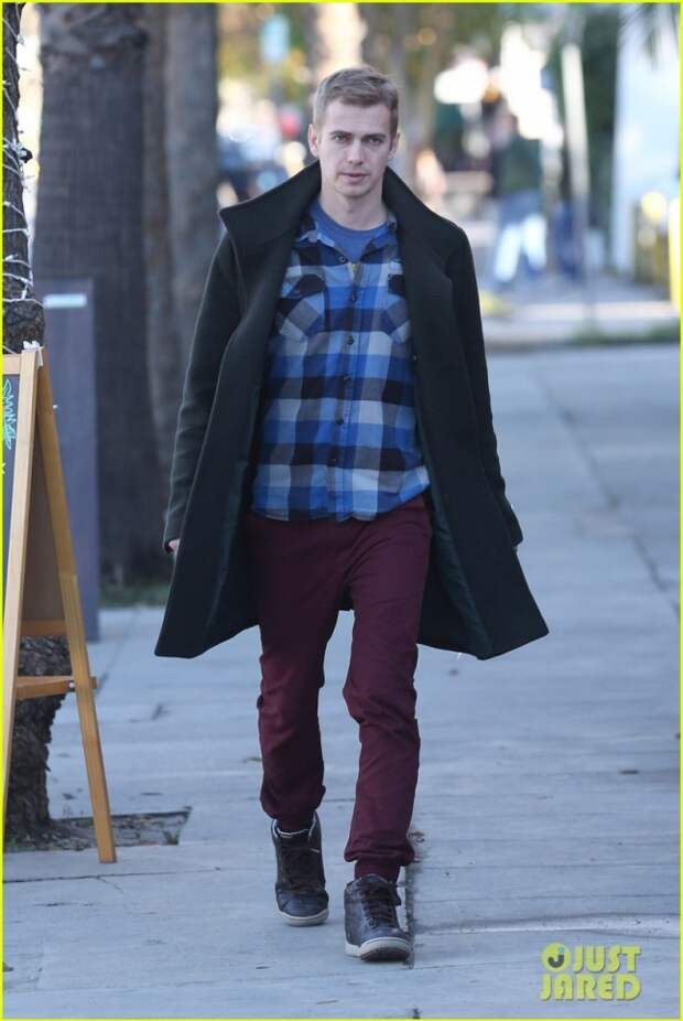 New dad Hayden Christensen finds time to have lunch with a friend in Studio City