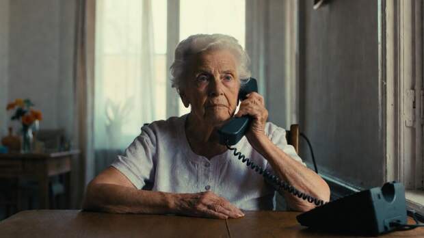 В России хотят запретить пожилым россиянам принимать звонки из-за рубежа на стационарные телефоны