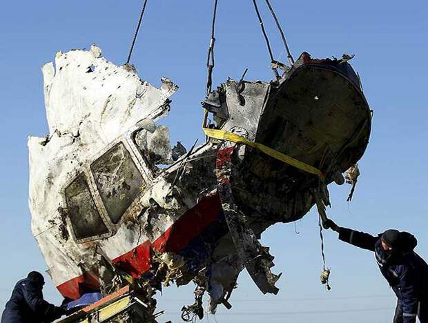 В мире крепнет уверенность в том, что вовсе не пророссийские ополченцы сбили Боинг MH17 над Донбассом