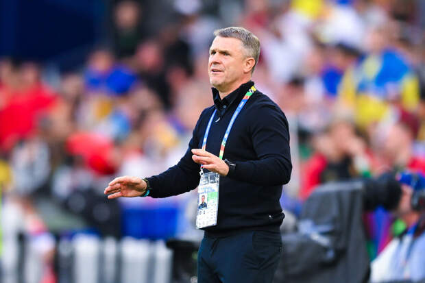 Тренера сборной Украины Реброва обвинили в недостойном поведении на конференции