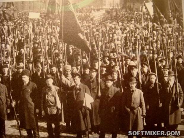 First_Red_Guards_in_Petrograd,_fall_1917_cropped