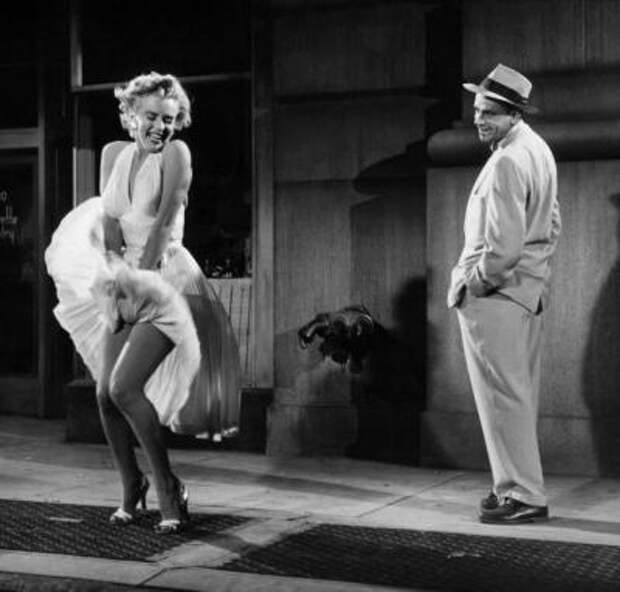<B>Зуд седьмого года (1955)</B><BR> Кадр, где белая юбка героини Мэрилин Монро, стоящей на вентиляционной решетке, взлетала выше талии, был вырезан из фильма. Однако того, что осталось, хватило, чтобы войти не только в историю кино, но и в историю вожделения. Самые культовые сцены мирового кинематографа
