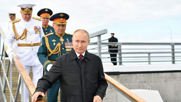 Президент Владимир Путин принял участие в спуске на воду супертраулера «Механик Сизов» в Петербурге