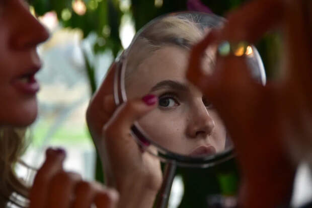 Какие проблемы с кожей «просыпаются» после зимы и как правильно менять уход