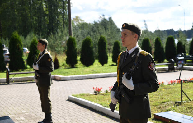 В Бологое Игорь Руденя возложил цветы к мемориальному комплексу «Вечный огонь»