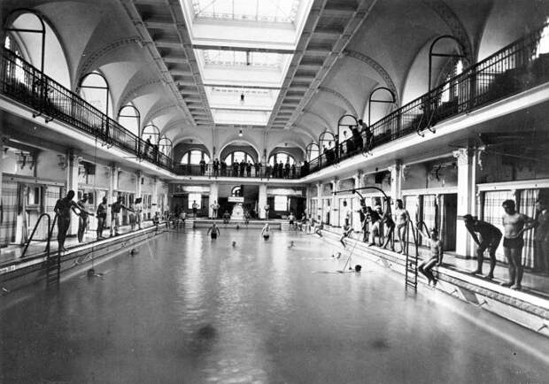 Плавательный бассей стал тренировочной базой для олимпийцев в 30-х годах прошлого века (Вюнсдорф, Германия). | Фото: karlsruhe.de.