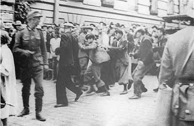 Евреев гонят на раскопки