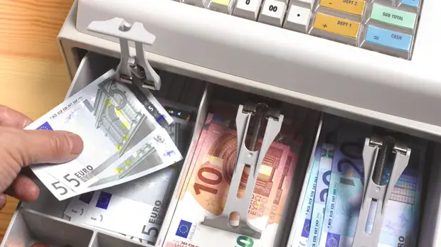 Финансовый аналитик Антонов спрогнозировал снижение курса евро до 76 рублей