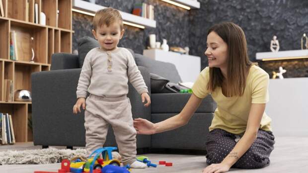 Ребенок с няней