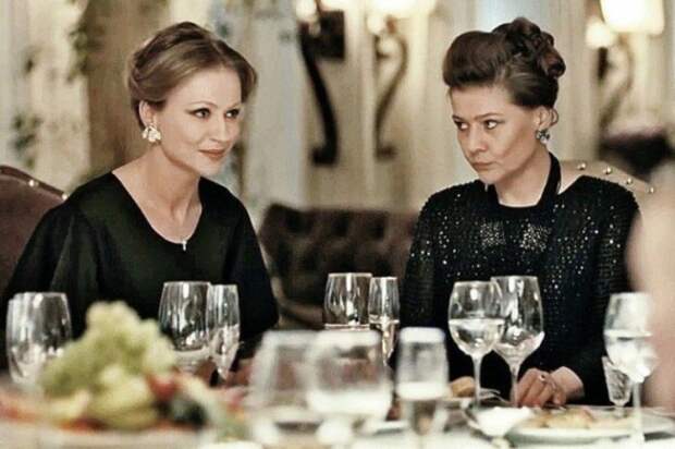 Мария Миронова и Мария Голубкина в сериале «Садовое кольцо». / Фото: www.zhenray.ru Мария Миронова и Мария Голубкина в сериале «Садовое кольцо». / Фото: www.zhenray.ru