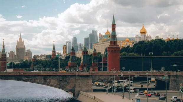 Дополнительные доходы от нефти не перезапустят экономику России – Bloomberg