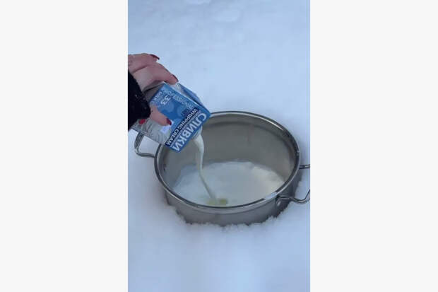 Москвичи начали готовить мороженое в сугробах