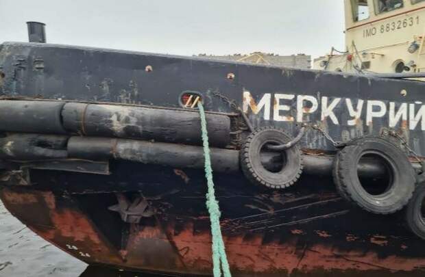 В Большом порту Петербурга ждет фрахтователя буксир "Меркурий"