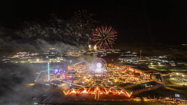 В Абу-Даби в Новый год установили мировой рекорд по самому долгому фейерверку