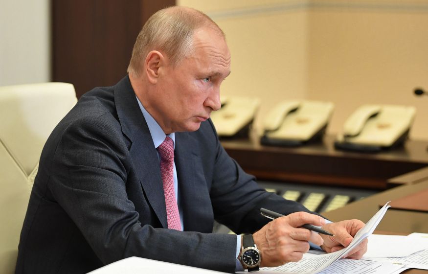 Путин поручил защитить россиян от роста цен Путин поручил защитить россиян от роста цен