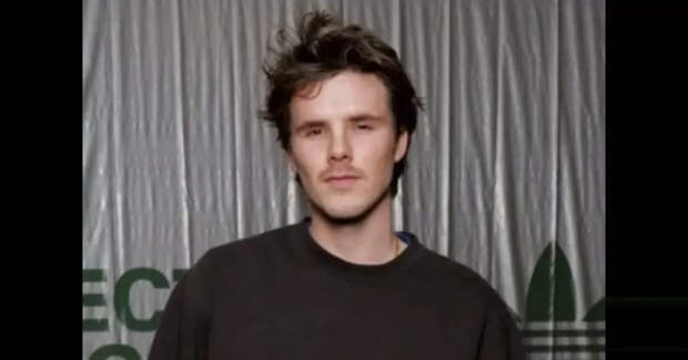 Круз Бекхэм рассказал про идеальные отношения с родителями на фоне обвинений брата в их адрес