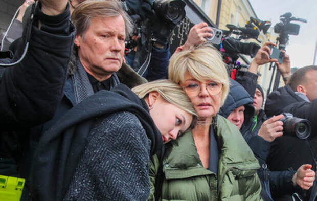 «Он не может подвести мальчика»: Игорь Гордин изменил решение после известия о смерти Веры Алентовой