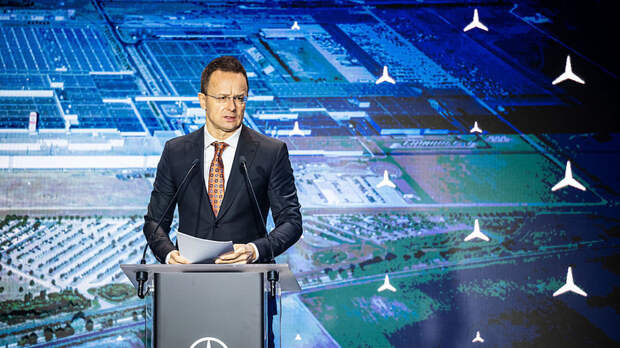 Глава МИД Венгрии: Брюссель ежедневно пытается втянуть Будапешт в войну