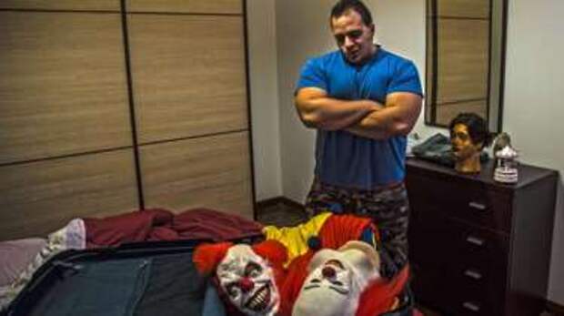 Маттео Морони возит клоунские костюты в чемодане