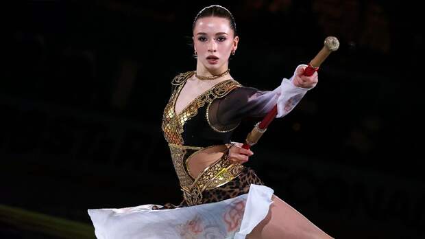 Видео: Камила Валиева выступила с новой программой перед матчем КХЛ в Китае