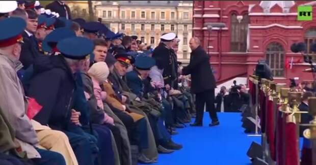 Путин прибыл на Красную площадь в День Победы
