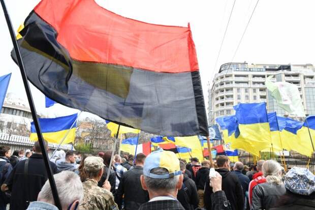 Тысячи цветов у Дома профсоюзов — это кошмар украинской власти, — фоторепортаж
