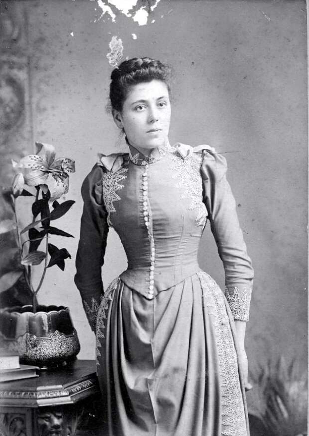 Victorian Women in the 19th Century (10).jpg