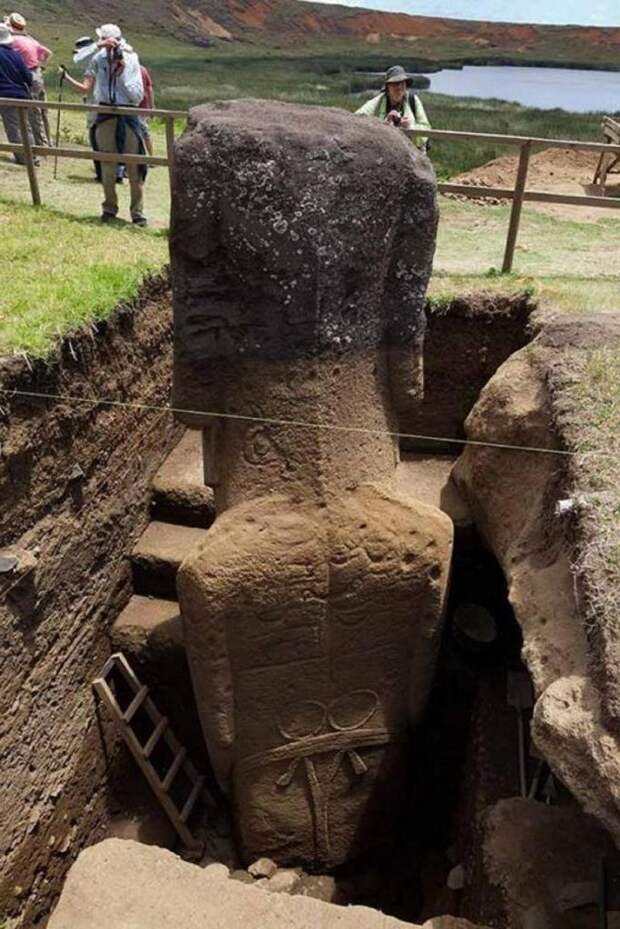 У каменных голов на острове Пасхи есть туловища. Какая история стоит за ними, и как они выглядят