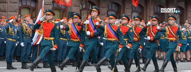В Донецке на главной улице города прошёл военный парад в честь 76-летия победы Советского...