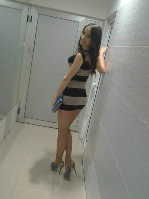 Lookout Boys…Here Come the Babes in Tight Dresses Lookout Boys…Here Come the Babes in Tight Dresses