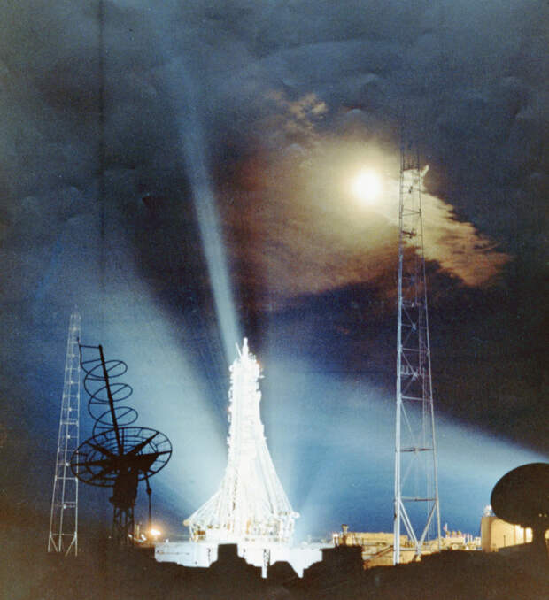 Космический корабль на стартовой площадке, СССР, 1976 год