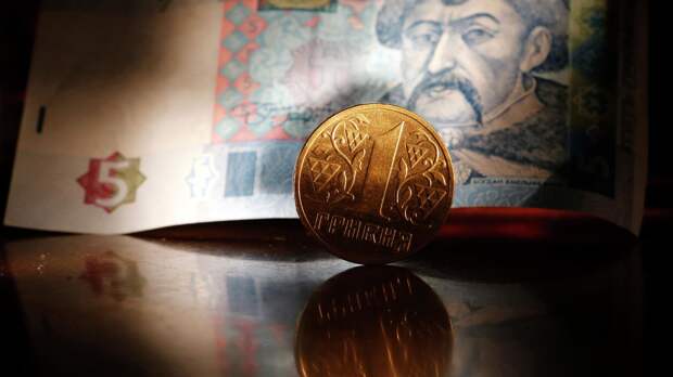 Западная помощь не помогла: экономика Украины летит в бездну.