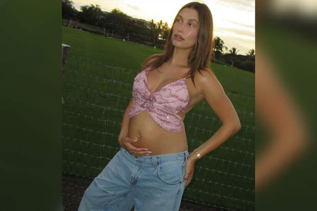 Жена Джастина Бибера Хейли выложила фото с округлившимся животом
