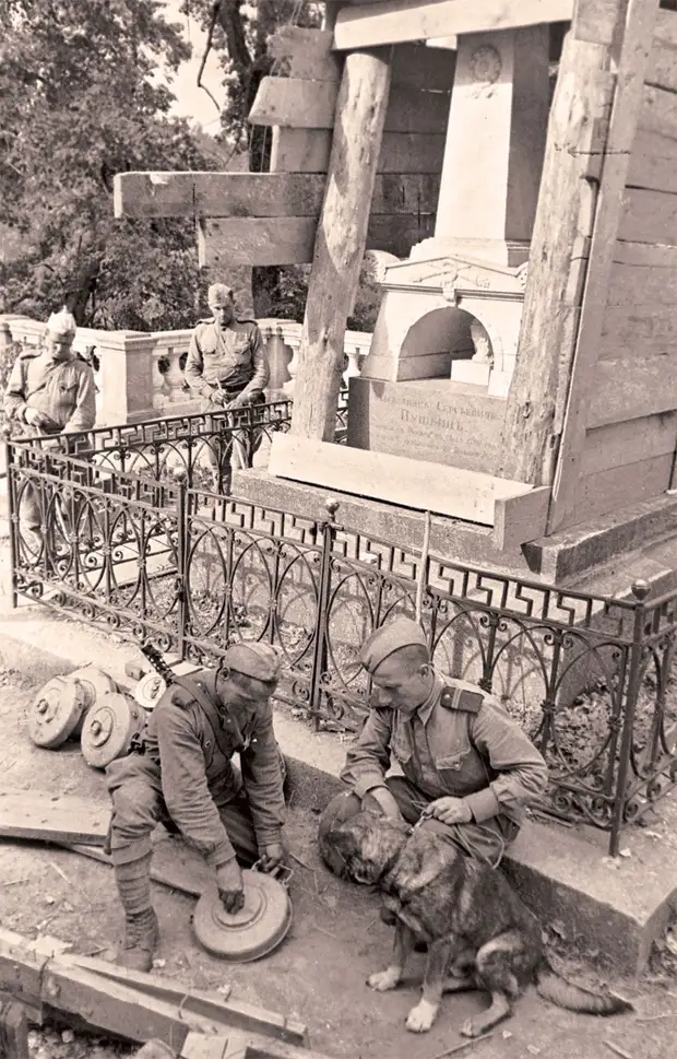 Приключения писателей после смерти